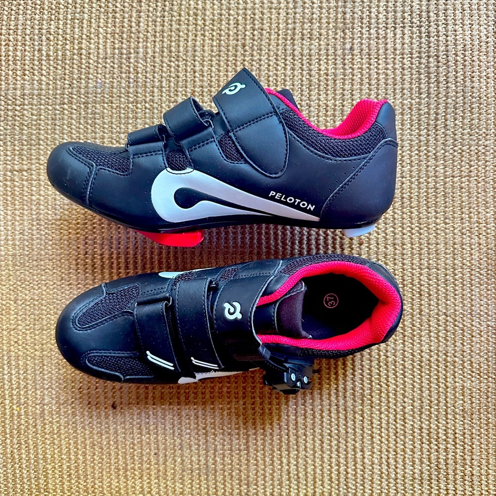 Peloton Cycling Shoes - EUC w/ clips installed